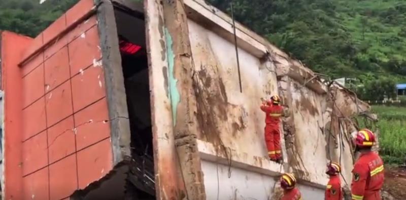 云南镇康县大面积山体滑坡已致3人遇难,正搜救另两名失联者休闲区蓝鸢梦想 - Www.slyday.coM 云南镇康县大面积山体滑坡已致3人遇难,正搜救另两名失联者休闲区蓝鸢梦想 - Www.slyday.coM