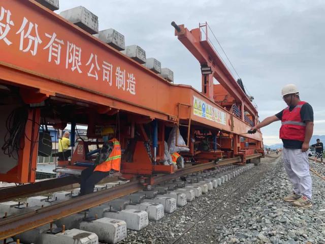 成昆铁路扩能改造工程峨米13标段 正式打响铺轨架梁攻坚战