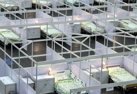 “港版方舱医院”启用,首批约20名患者入住,内景曝光