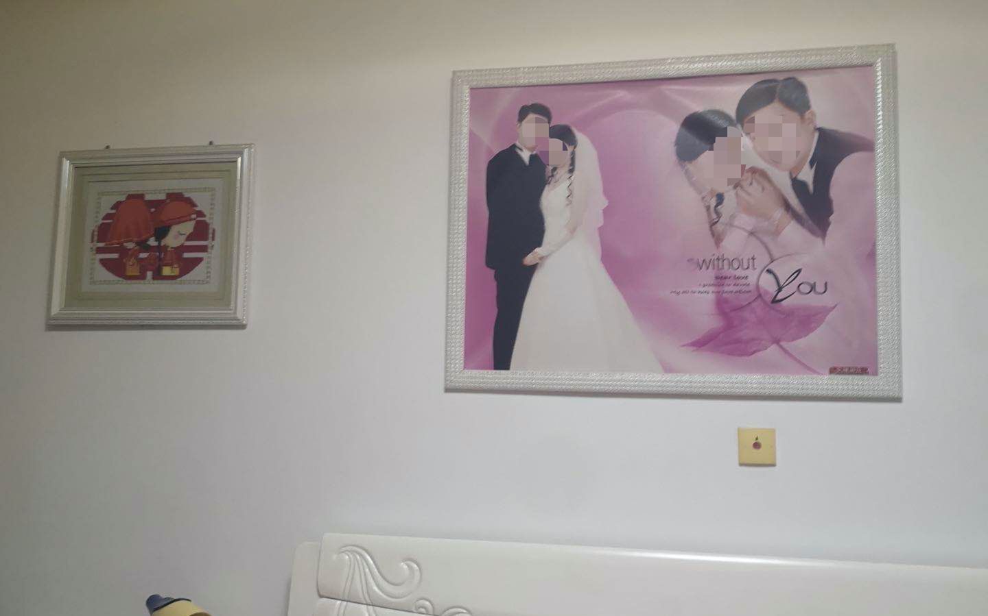 乔明的卧室里，至今挂着他和安宁的婚纱照。新京报记者 李桂 摄