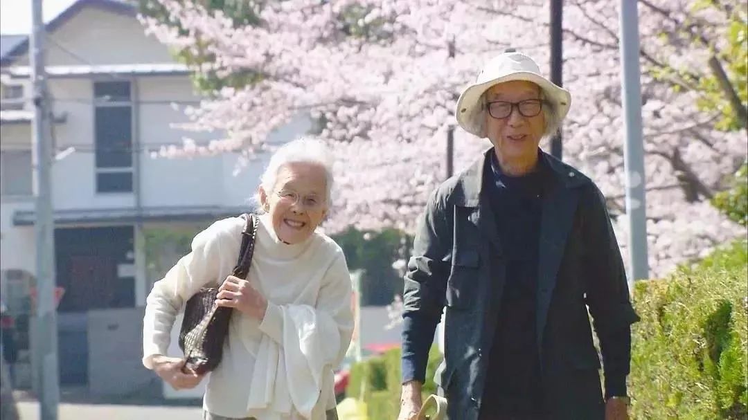 100岁老人相守60余年最好的爱情就是遇一人白首择一城终老