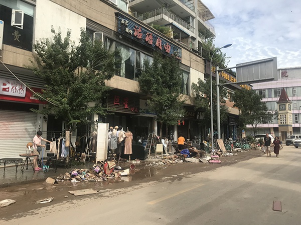 乐山市主城区竹公溪沿岸商铺受损尤其严重。
