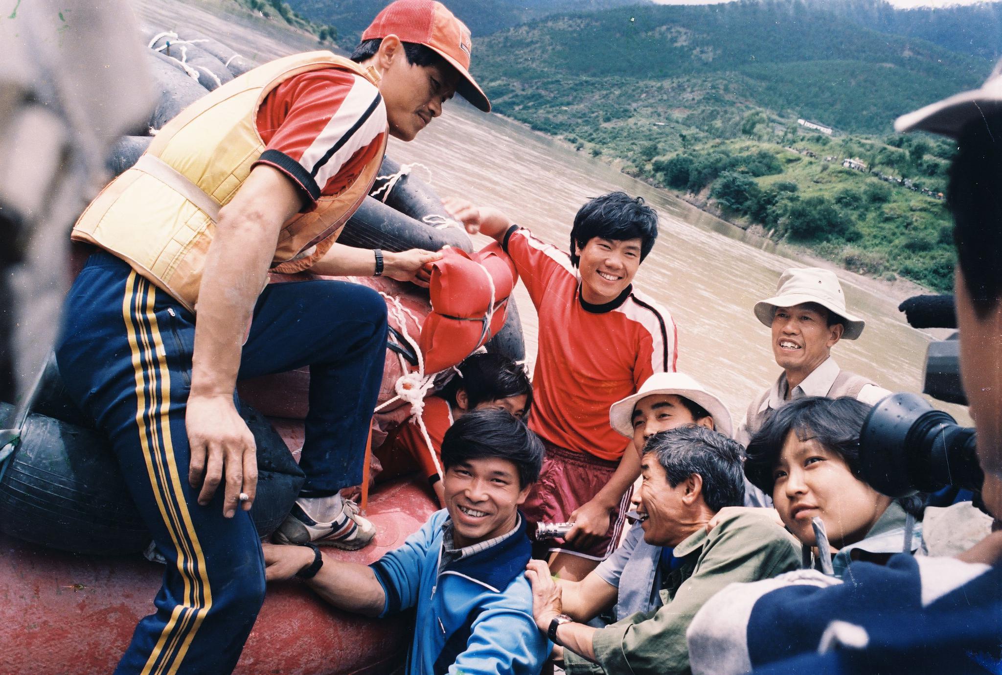 《热流》记录悲壮的“1986长江第一漂”:历史没有办法回头