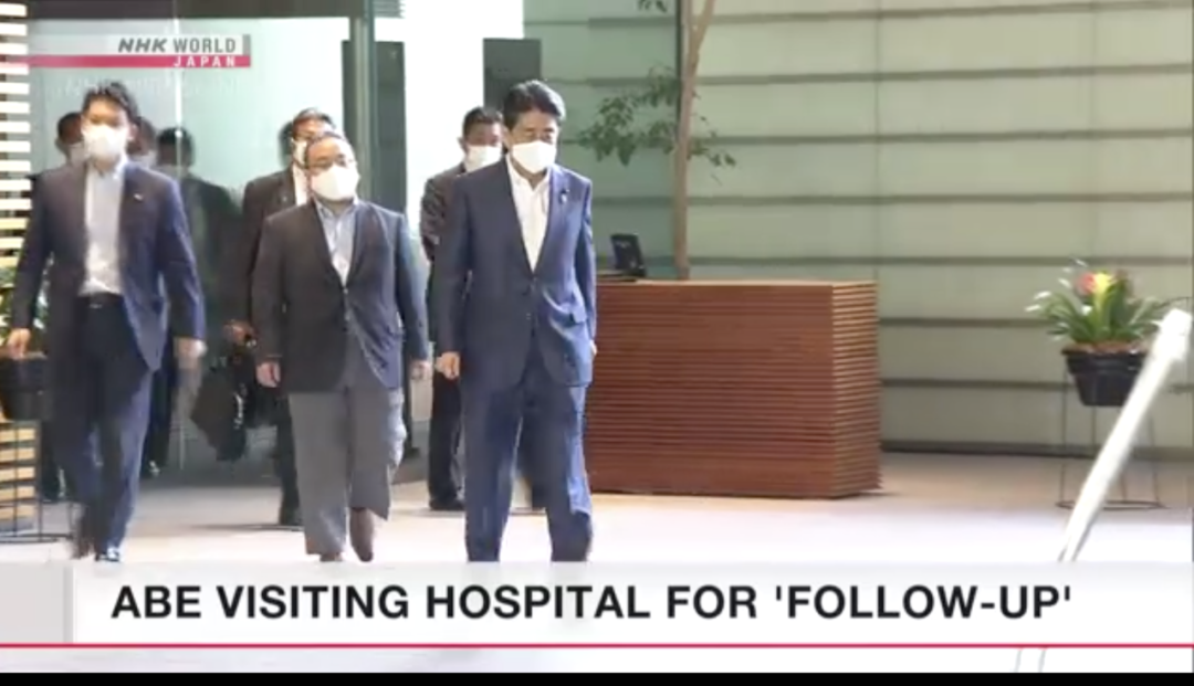 安倍再次前往医院。/NHK视频截图