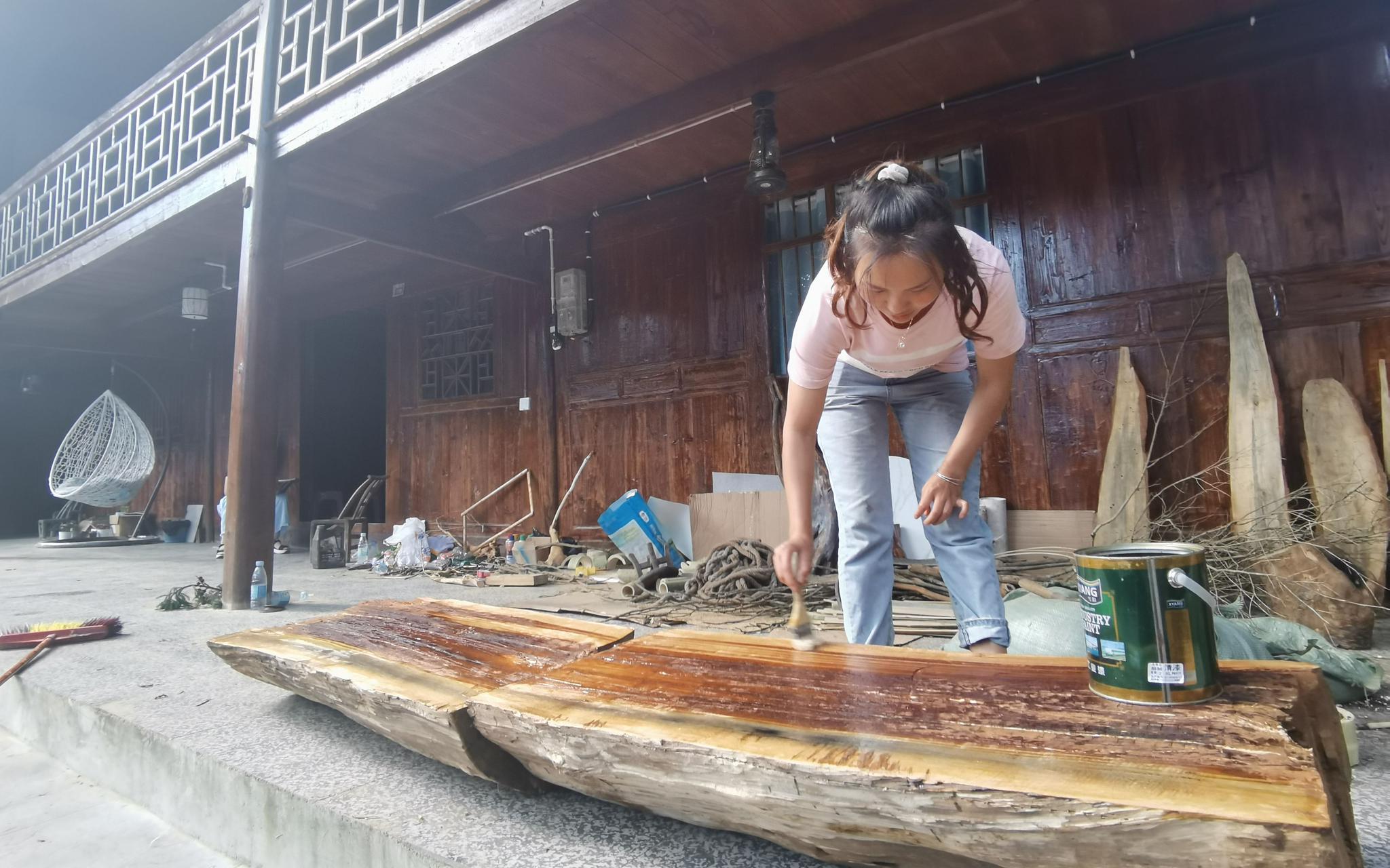 土家村寨枫香河：木楼重生 追回落后的三十年
