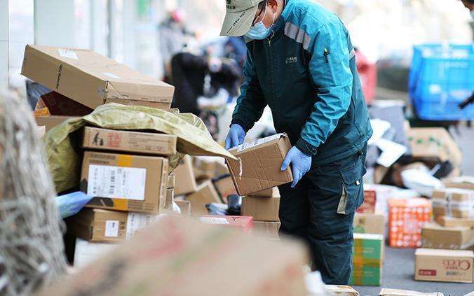 快递业400亿破局:资本加速抄底 巨头回血封杀新势力?