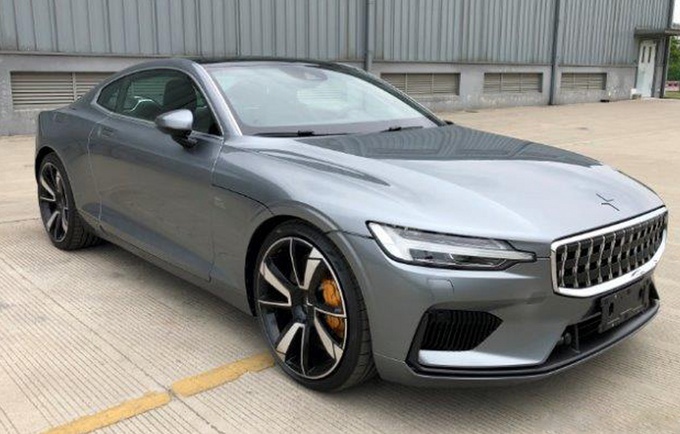 沃尔沃高性能轿跑车实拍！看前脸就爱了，配2.0T动力，油耗仅1升