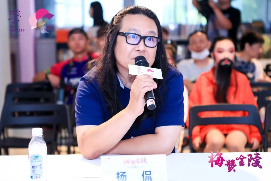 正文         杨侃   首场海选共有14组选手参与,分为京剧组和越剧组