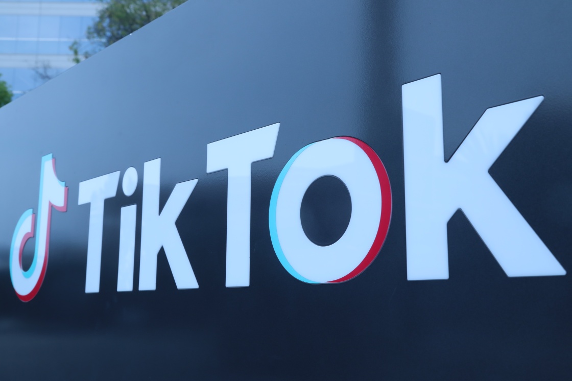 这是8月21日在美国加利福尼亚州洛杉矶县卡尔弗城拍摄的TikTok公司标志。新华社 图