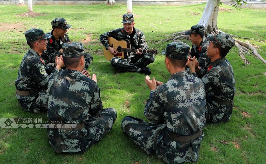 慕了!兵哥哥们的七夕浪漫礼包也太用心了(组图)休闲区蓝鸢梦想 - Www.slyday.coM 慕了!兵哥哥们的七夕浪漫礼包也太用心了(组图)休闲区蓝鸢梦想 - Www.slyday.coM