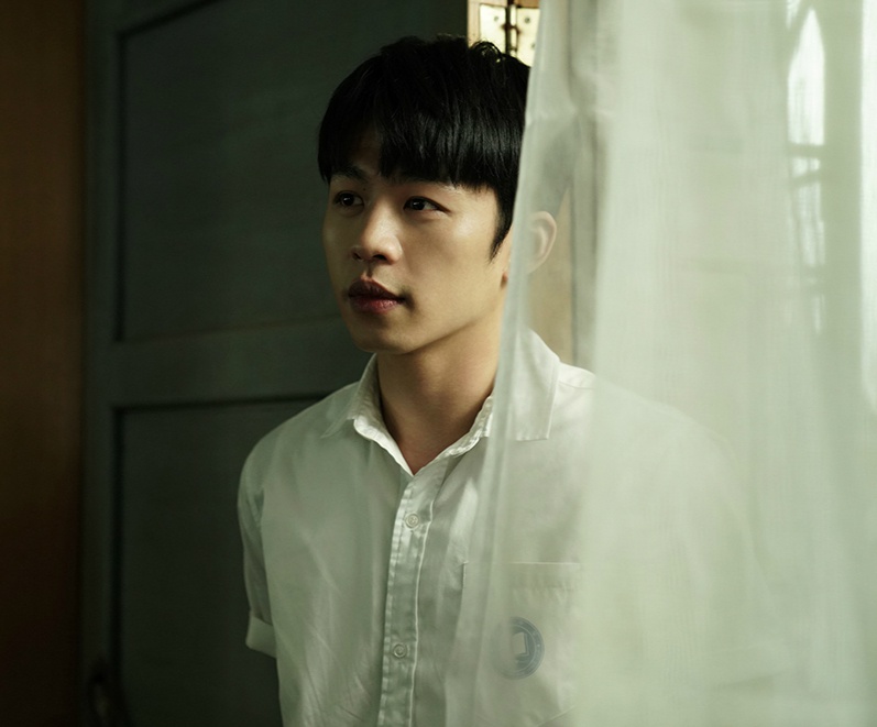 《我在时间尽头等你》莫名其妙穿越?导演:重爱情轻奇幻