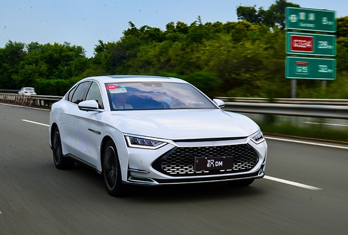 深度试驾比亚迪汉DM,标配四驱/4.7秒破百,家用值得买吗?