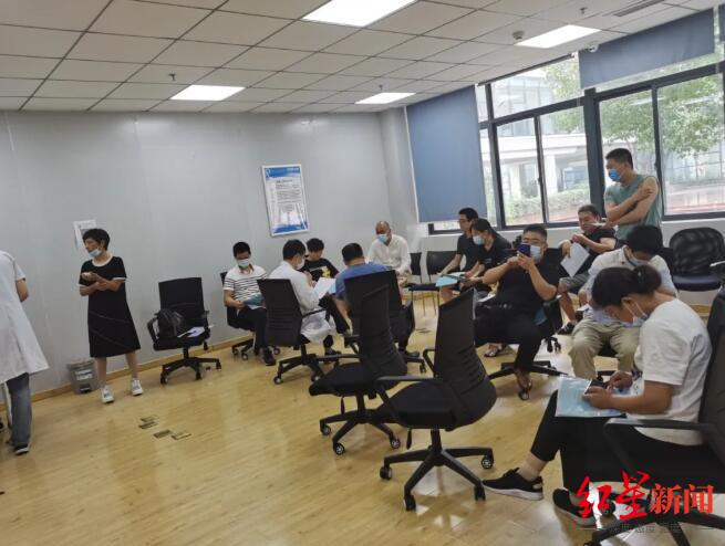 第一支由昆虫细胞生产的重组蛋白新冠疫苗注入志愿者体中