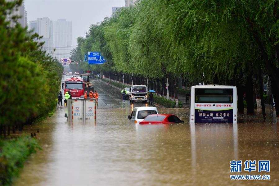 西宁:一天下了“77天的雨” 高原城市也“看海”