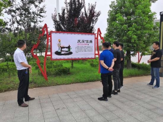 开发区纪委组织开展廉政文化教育活动