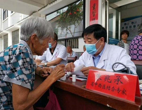 全国最佳志愿服务项目“健康中原行·大医献爱心”活动走进温县