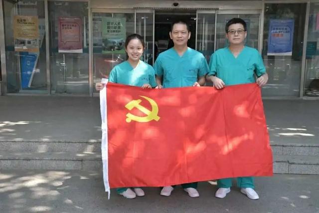 会讲粤语的“广东队”7名先遣队员抵港!其中两“兄弟”刚从北京支援归来