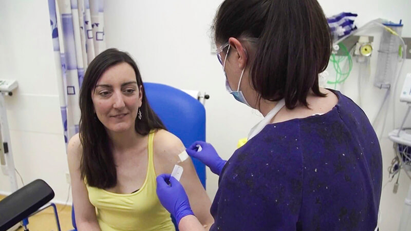 今年4月，牛津大学研发的疫苗开始进行临床试验 牛津大学图