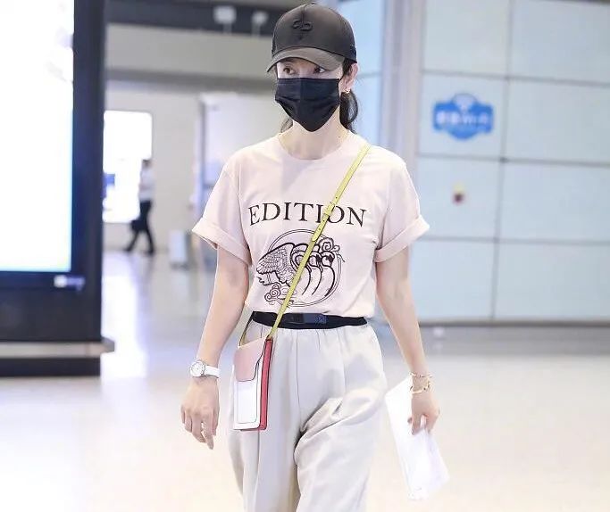 扒叔大爆料:唐嫣生下女儿的料?李冰冰被胖冰连累?爱穿貂的男星是发型达人?
