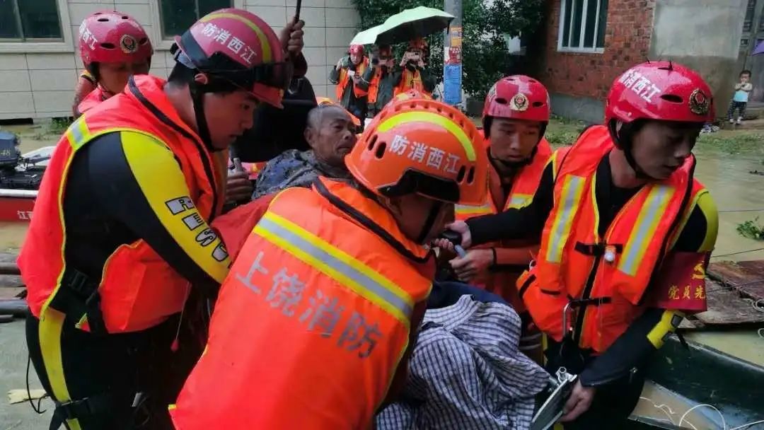 完达山乳业齐力驰援抗洪一线,用爱构筑温暖“防线”!