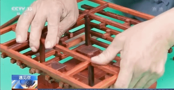 爷爷|中国宝藏爷爷，靠“玩”木头火到国外了！