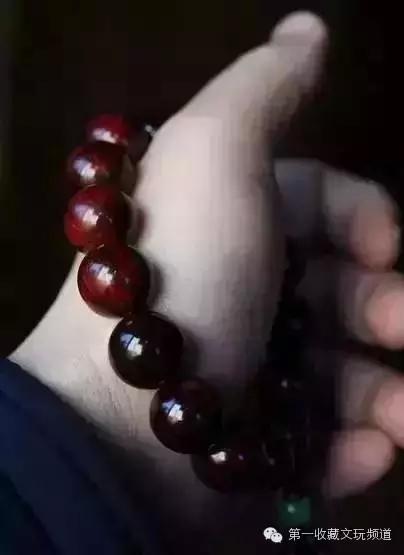 “个性化”盘玩,领略小叶紫檀包浆的典雅之美