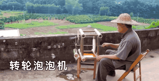 爷爷|中国宝藏爷爷，靠“玩”木头火到国外了！