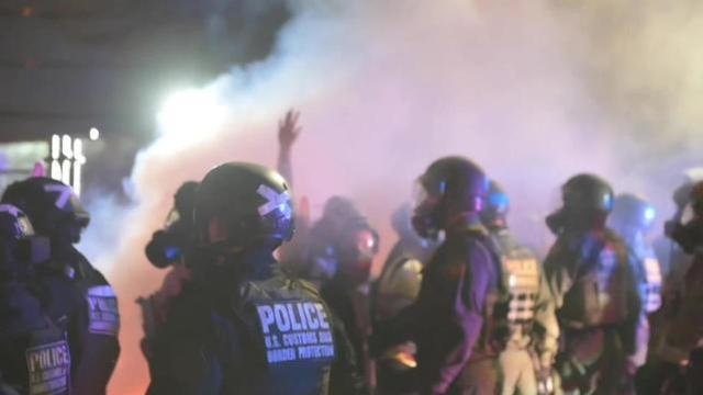 暴力冲突不止,波特兰一公寓楼发生枪击案,现场发射子弹超150发