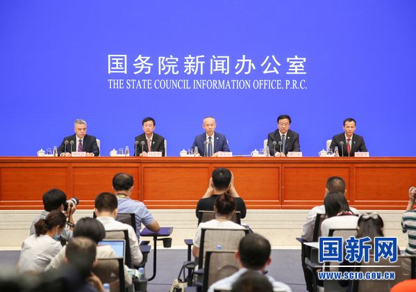北斗三号环球卫星导航体系建成开通消息公布会。图源:国新网(焦非 摄)