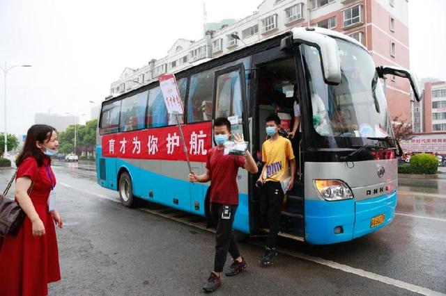 直属高中升学率40%,普高入读率100%是如何炼成的?专访大足重庆龙水湖育才中学校长杨汉川