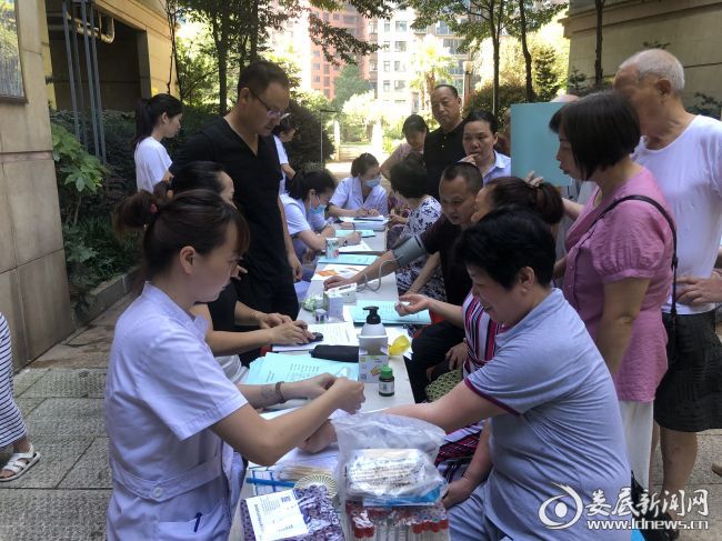 透过眼睛看健康——娄底市中心医院开展糖尿病视网膜病变综合防治义诊活动