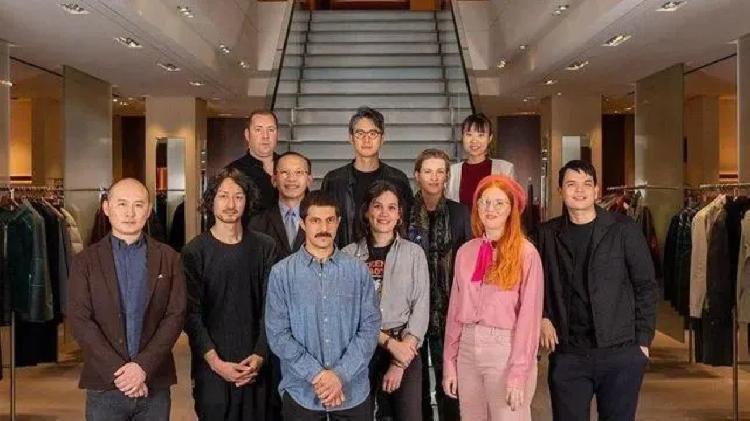 童年回忆回来了!刚在爱马仕方巾设计大赛中获奖,这位重庆妹子还为家乡设计了个“梭梭板”