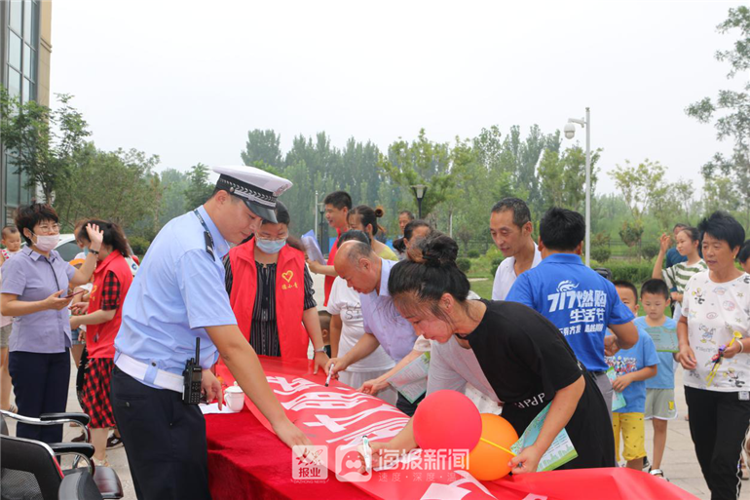 童心护文明!德州市志愿者协会开展“大手拉小手,共创文明城”活动