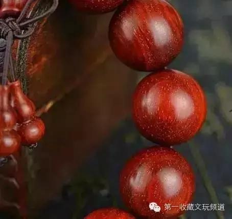 “个性化”盘玩,领略小叶紫檀包浆的典雅之美