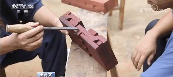 爷爷|中国宝藏爷爷，靠“玩”木头火到国外了！