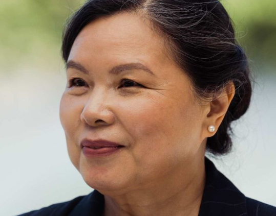 图为该委员会中领取美国政府赞助的反华派Wai-Ling Yeung