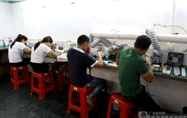 柳州市鱼峰区:“90后”贫困户回乡创办扶贫车间