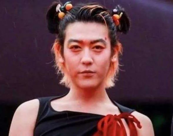 他这身穿搭......陈志朋后继有人了吗?