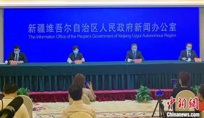 新疆维吾尔自治区人民当局消息办公室4日召开疫情防控第十八场消息公布会。赵雅敏 摄