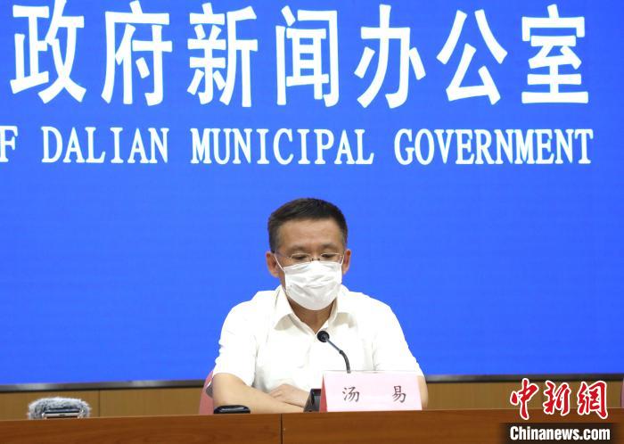 图为大连市民政局局长汤易。 杨毅 摄