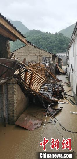 浙中南多地发布洪水预警 部分村庄受灾严重