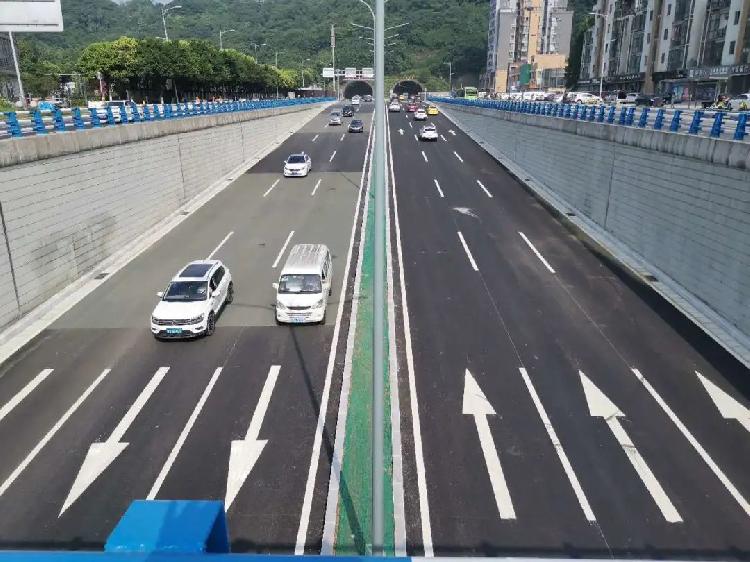 千颗LED小灯珠营造美丽的“星空” 金渝大道与龙健路节点工程通车