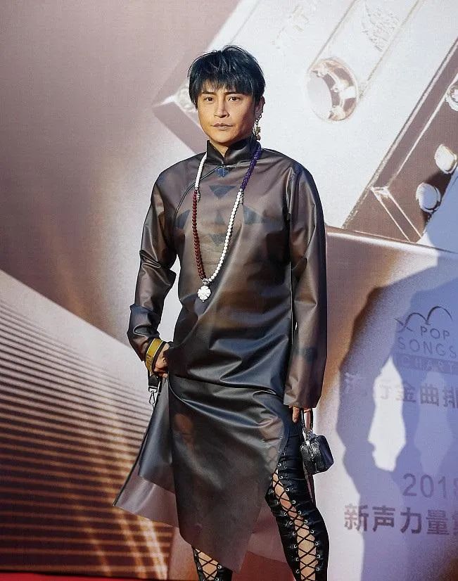 他这身穿搭......陈志朋后继有人了吗?