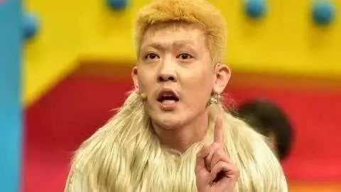 他这身穿搭......陈志朋后继有人了吗?