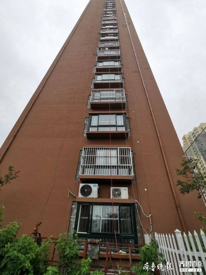 追踪|房屋莫名漏水, 这个居民入住3年的小区竟没验收