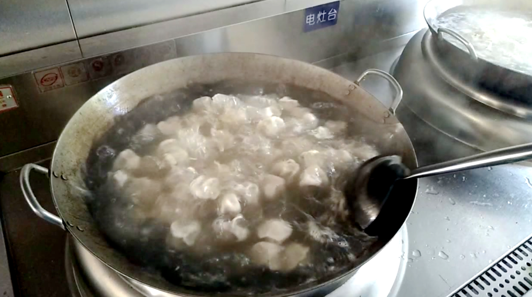 神秘人送来“礼物” 一张字条戳中泪点