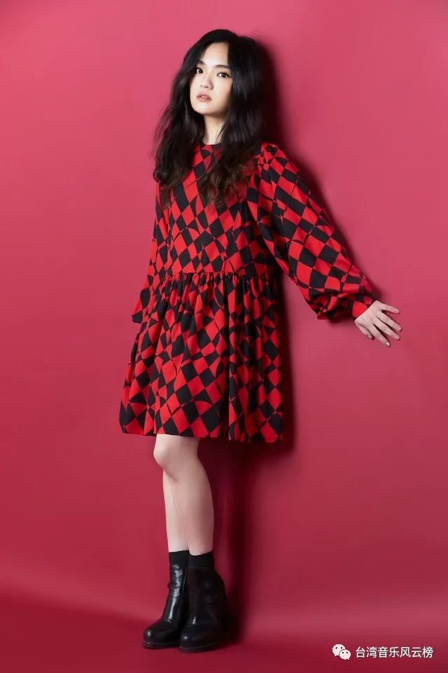 徐佳莹北流「带球」开唱,携手魏如萱交流妈妈经