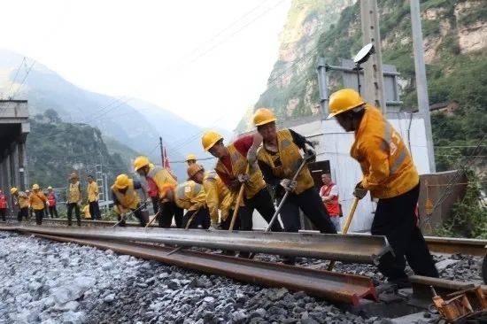 注意!成昆铁路岩崩段抢通,这些旅客列车仍停运