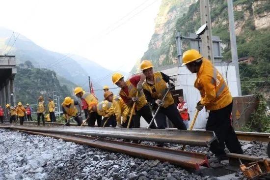 注意!成昆铁路岩崩段抢通,这些旅客列车仍停运