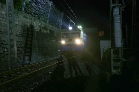【1017丨出行】注意!成昆铁路岩崩段抢通,这些旅客列车仍停运